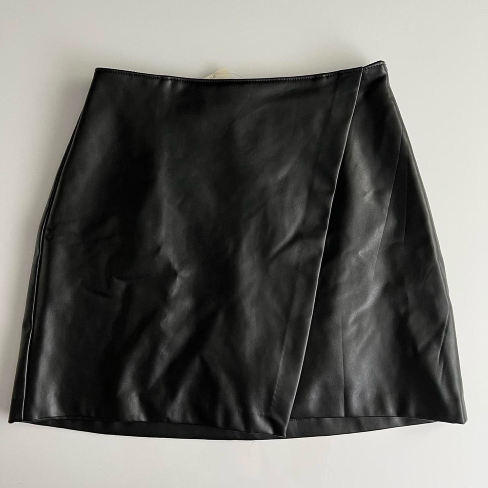 Abercombie black faux leather mini skirt, size XS, new